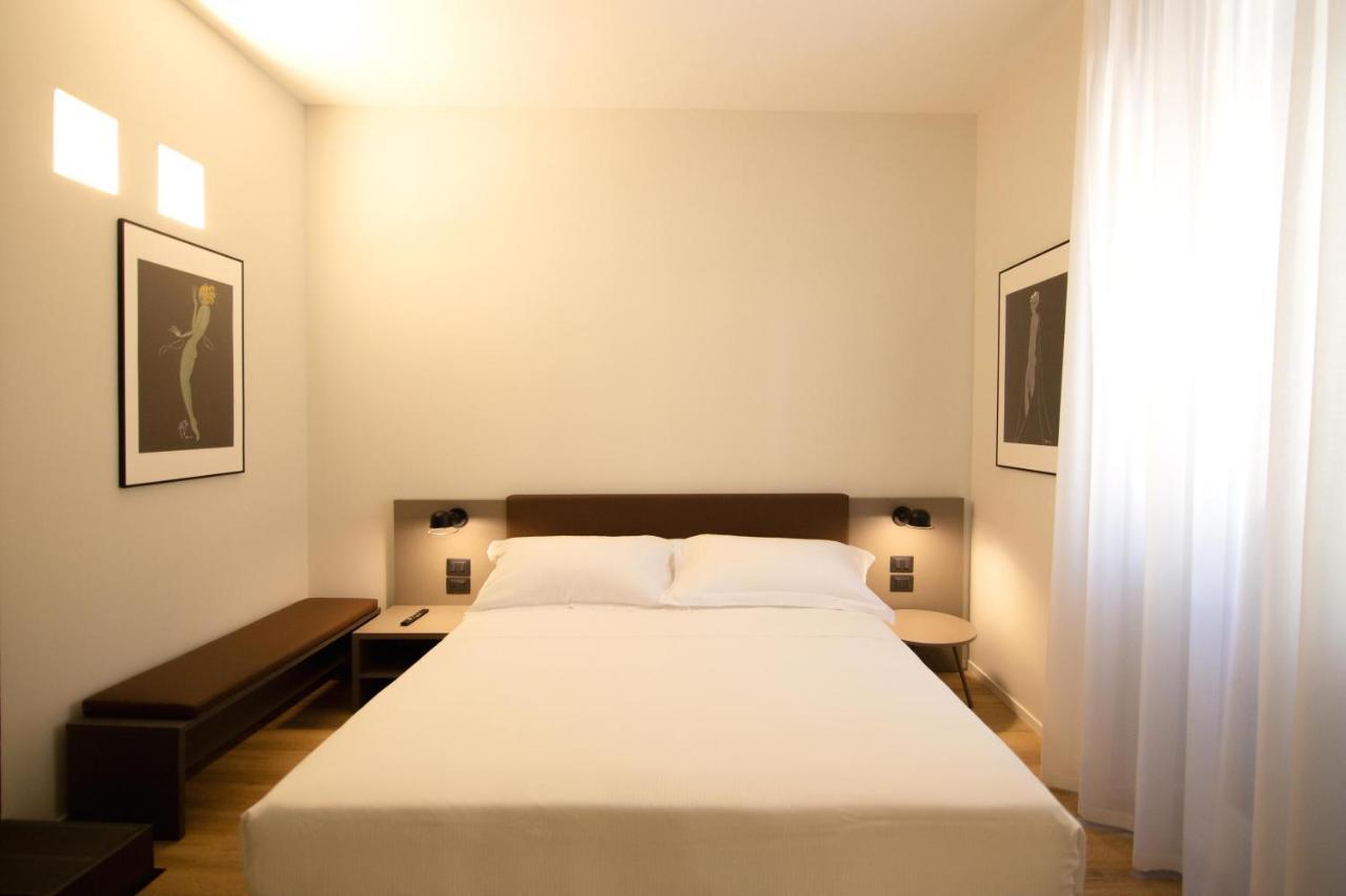Palazzo Bellocchi - Suites & Apartments Brindisi Exterior photo