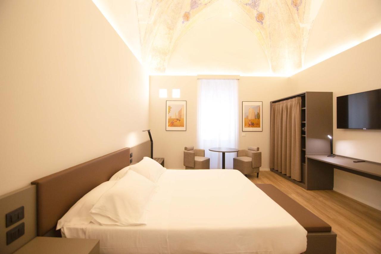 Palazzo Bellocchi - Suites & Apartments Brindisi Exterior photo