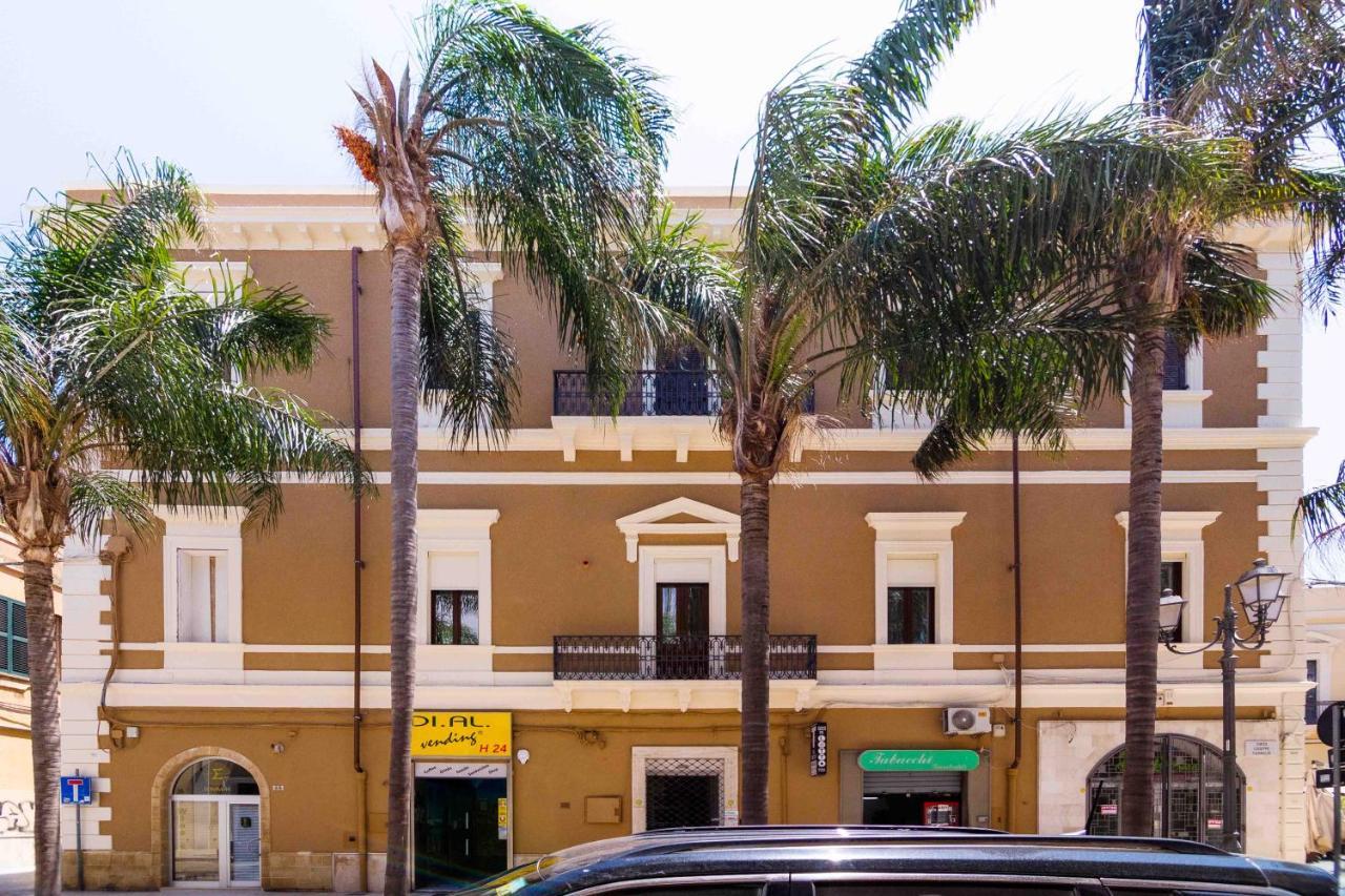Palazzo Bellocchi - Suites & Apartments Brindisi Exterior photo