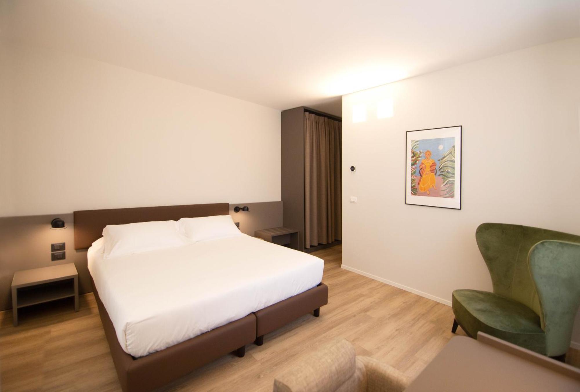 Palazzo Bellocchi - Suites & Apartments Brindisi Room photo